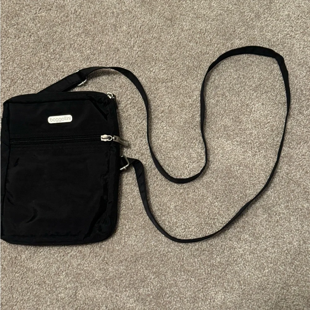 Baggallini Black Messenger Bag adjustable